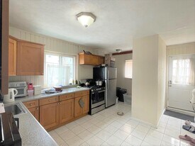 227 Boston Ave, Unit 1 in Medford, MA - Building Photo