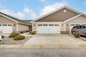 29156 E Winner's Cir in Perrysburg, OH - Building Photo - Building Photo