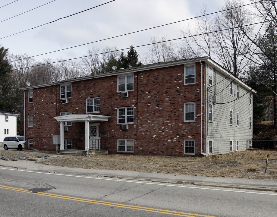 295 Woonasquatucket Ave in North Providence, RI - Foto de edificio