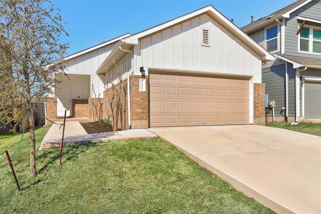 12006 Tolson Dr in Manor, TX - Foto de edificio