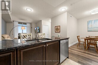 9225 Jane St in Vaughan, ON - Building Photo - Building Photo