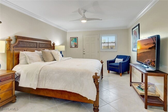 property at 2880 Gulf Shore Blvd N