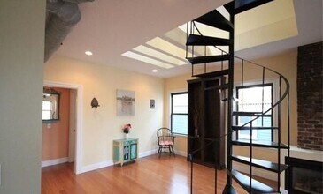 99 Hillside St, Unit 3B in Boston, MA - Building Photo - Building Photo