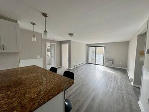 70 Weber St, Unit APT 2C in Bridgeport, CT - Building Photo - Building Photo