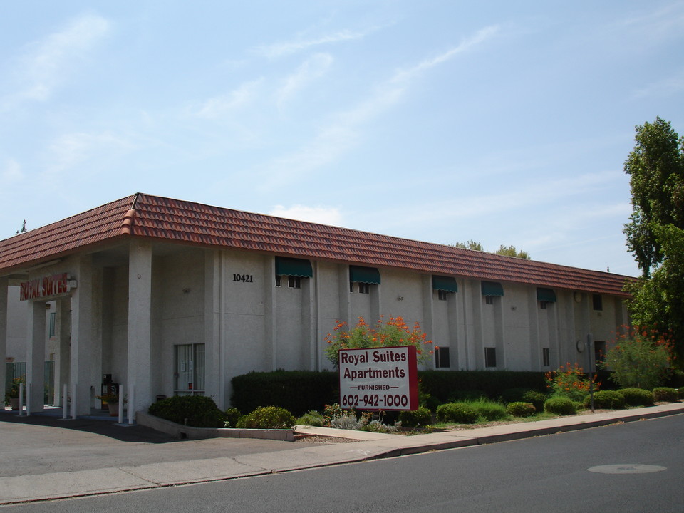 Collins Court in Phoenix, AZ - Building Photo