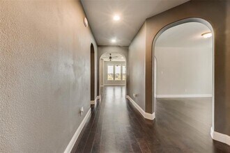 15404 Pioneer Bluff Trail in Roanoke, TX - Foto de edificio - Building Photo