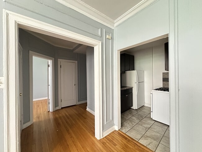 1369 W Estes Ave, Unit H2 in Chicago, IL - Foto de edificio - Building Photo