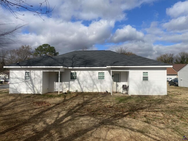 210 Woodcrest Cir in Warner Robins, GA - Building Photo - Building Photo