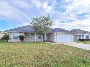 5607 Frank Hough Rd in Panama City, FL - Building Photo - Building Photo