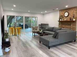 4102 Columbine Dr in Austin, TX - Building Photo - Building Photo