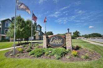 The Lodge in Blue Springs, MO - Foto de edificio - Building Photo