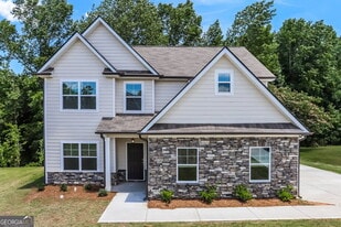910 Fellowship Rd in Fairburn, GA - Building Photo