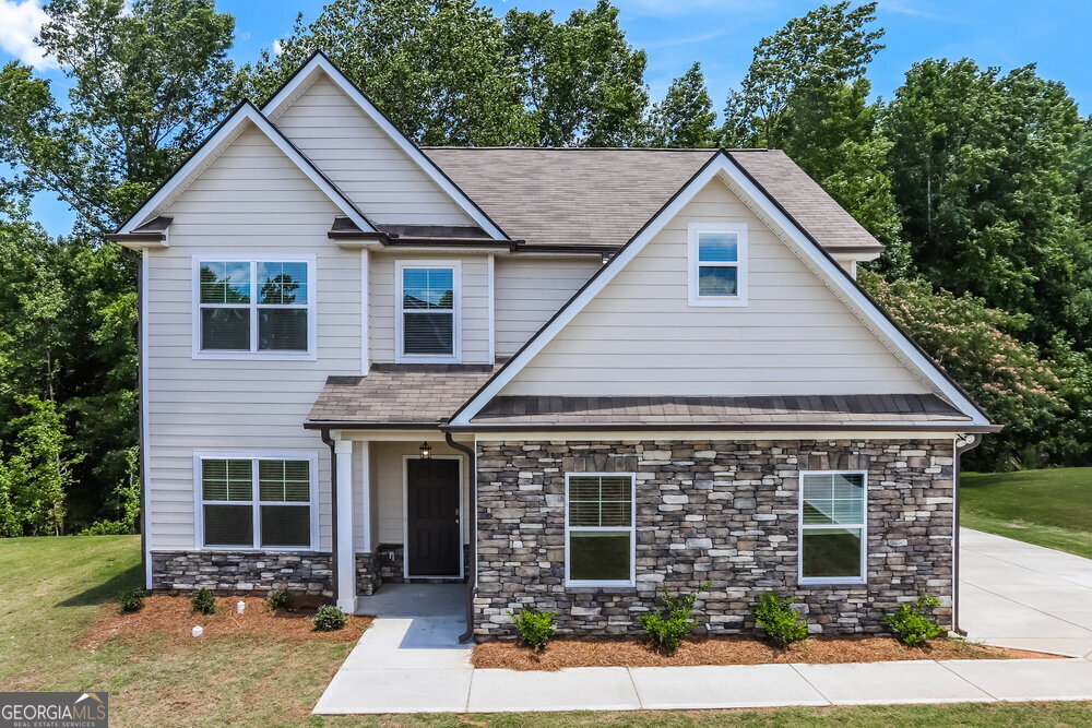 910 Fellowship Rd in Fairburn, GA - Building Photo