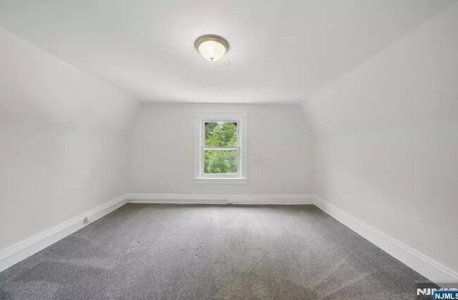 9 Vincent Pl in Montclair, NJ - Building Photo - Building Photo