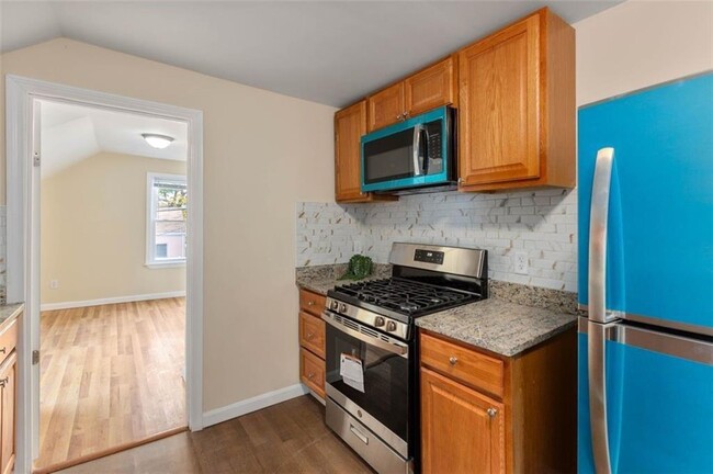 194 Harrison St in Pawtucket, RI - Foto de edificio - Building Photo