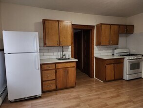 106 Lyons St in New Britain, CT - Building Photo - Building Photo