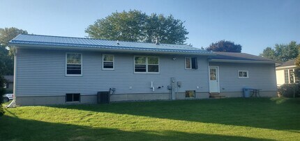 2035 Ridgeway Rd in Monroe, WI - Building Photo - Building Photo