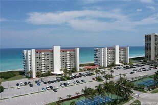 9400 S Ocean Dr in Jensen Beach, FL - Building Photo