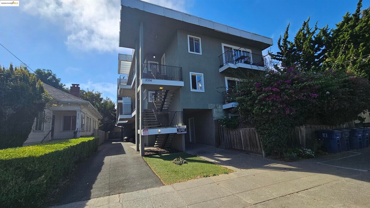 2304 Grant St in Berkeley, CA - Building Photo