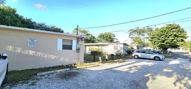 1715 NW 8th Ct in Fort Lauderdale, FL - Building Photo - Building Photo