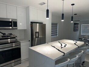 8623 SW 23rd Ct in Miramar, FL - Foto de edificio - Building Photo