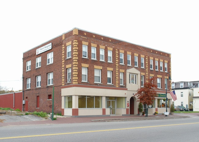 13-15 W Broadway in Derry, NH - Building Photo - Building Photo