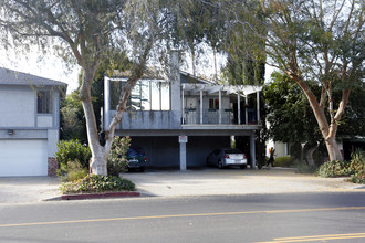 4237-4239 Dixie Canyon Ave in Sherman Oaks, CA - Building Photo - Building Photo