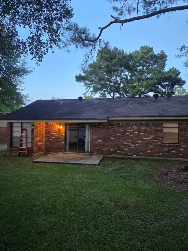 1712 Long Meadow Rd in Mobile, AL - Foto de edificio - Building Photo