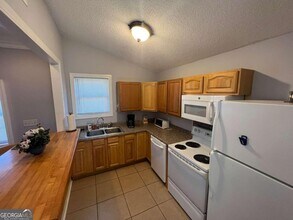 285 Savannah Ave in Athens, GA - Foto de edificio - Building Photo