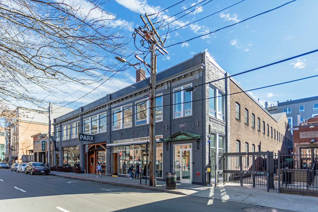 260 Crown St in New Haven, CT - Building Photo