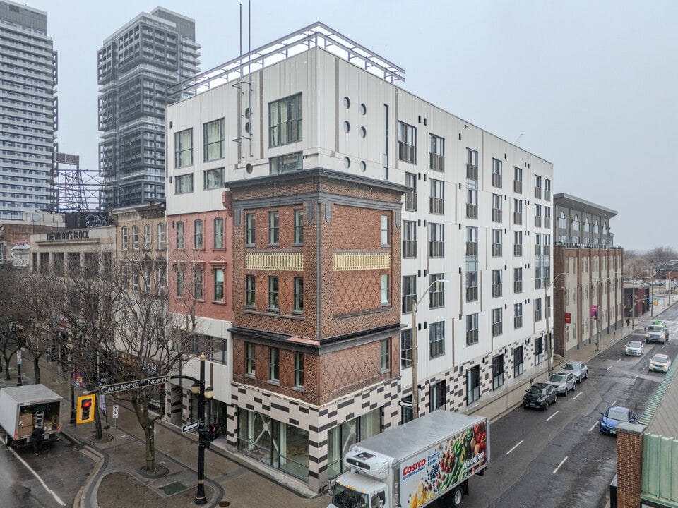 Norwich Apartments in Hamilton, ON - Building Photo