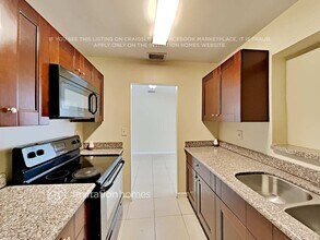 526 Foresteria Dr in West Palm Beach, FL - Foto de edificio - Building Photo