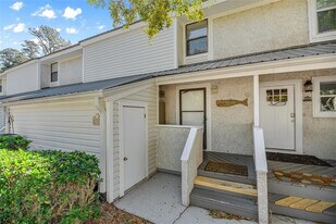 1000 Sea Island Rd in St. Simons Island, GA - Building Photo