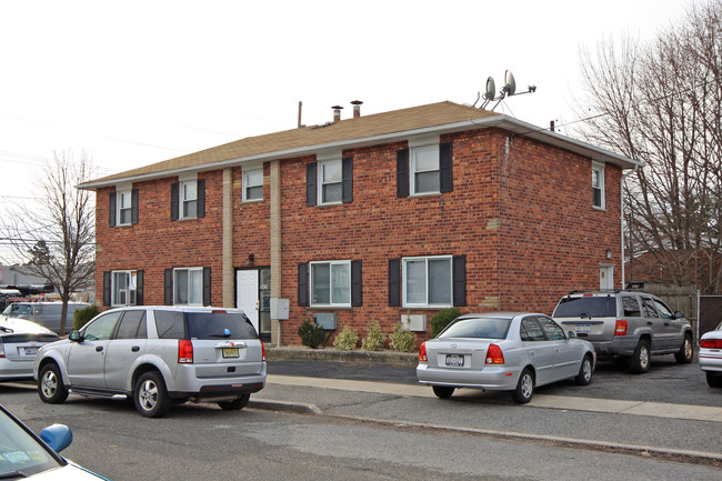 2420 Bennett Ave in North Bellmore, NY - Building Photo - Building Photo