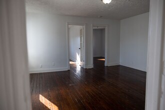 175 Gillette Ave, Unit 2 in Louisville, KY - Foto de edificio - Building Photo