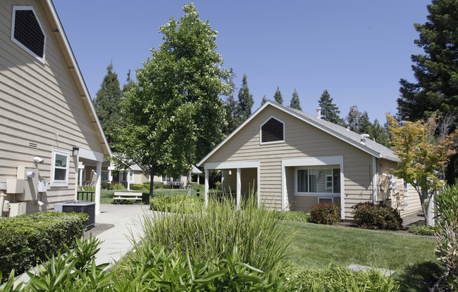 Kirker Court in Concord, CA - Building Photo - Building Photo