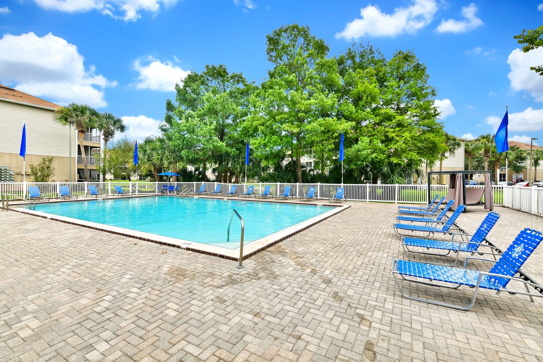 Village Lakes in Orlando, FL - Foto de edificio