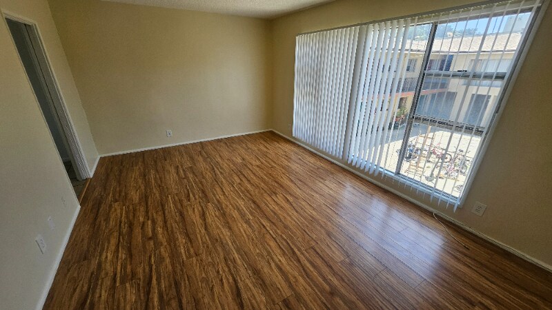 3945 Stevely Ave in Los Angeles, CA - Building Photo