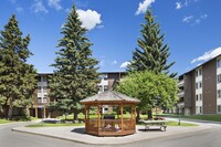 Lakeview Mews in Calgary, AB - Building Photo - Building Photo