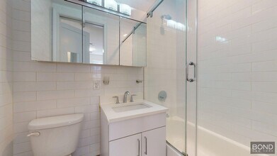 116 E 60th St in New York, NY - Building Photo - Building Photo