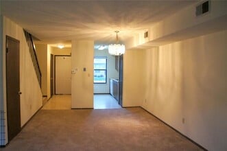 449 Ponderosa Ave in O'Fallon, IL - Foto de edificio - Building Photo