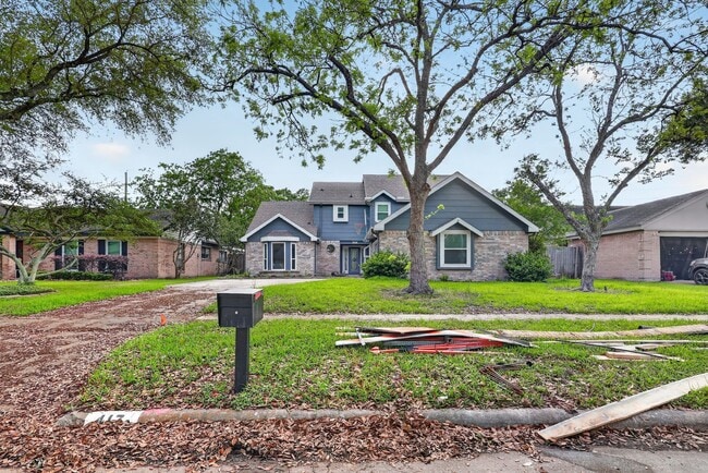 417 W Hillary Cir