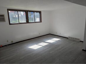 909 7th St in Howard Lake, MN - Foto de edificio - Building Photo