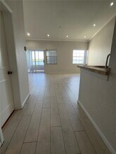 2831 N Oakland Forest Dr, Unit 304 in Oakland Park, FL - Building Photo - Building Photo