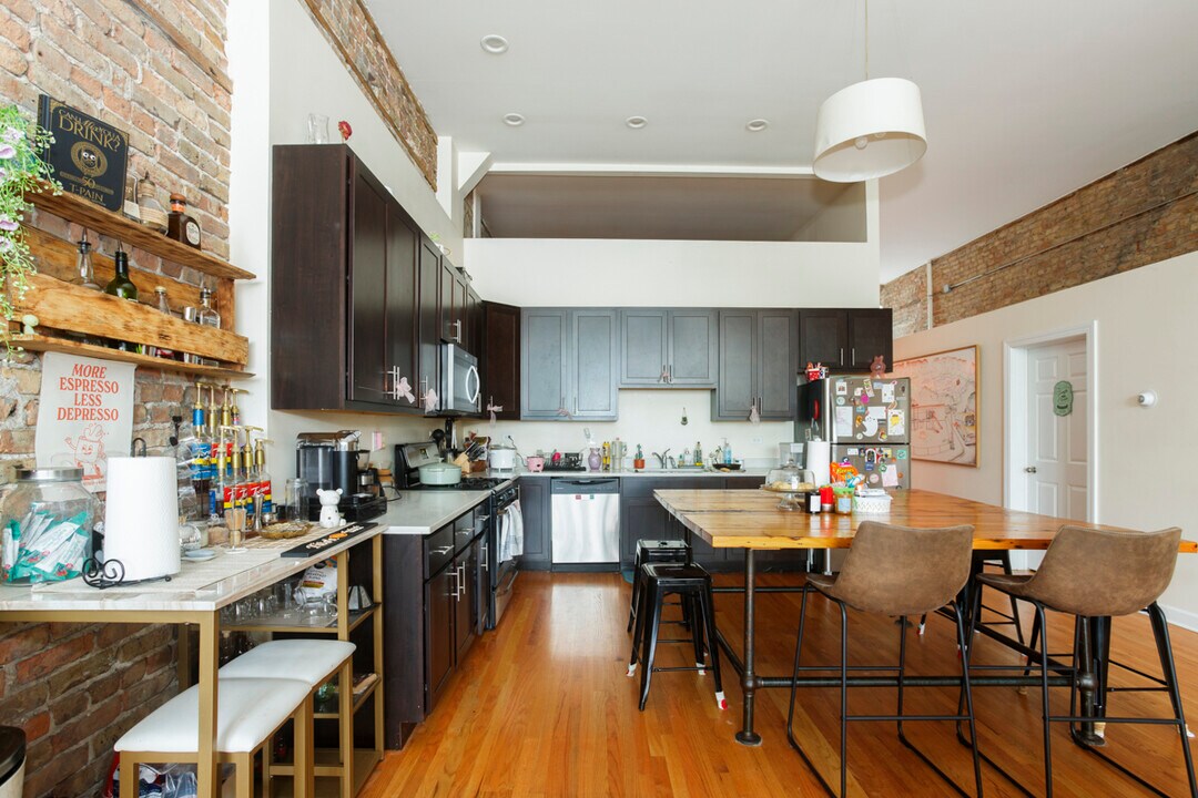 1832 S Racine Ave in Chicago, IL - Building Photo