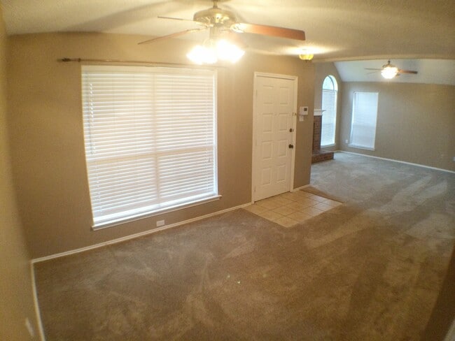920 Meadowdale Rd in Arlington, TX - Building Photo - Building Photo