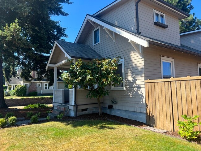 3704 N Huson St in Tacoma, WA - Building Photo - Building Photo