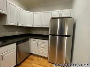 1789 Commonwealth Ave, Unit 1 in Boston, MA - Building Photo - Building Photo