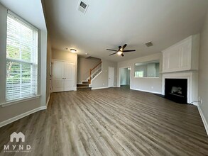 3968 Elizabeth Glen Way in Jamestown, NC - Foto de edificio - Building Photo