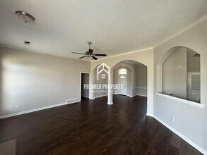 8277 Whispering Elm Dr in Memphis, TN - Building Photo - Building Photo